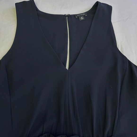 Simple Lightweight Ann Taylor Little Black Dress Size Medium - Picture 4 of 12